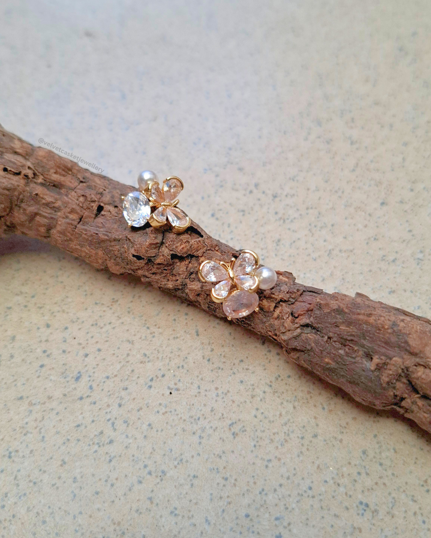 Covey Earrings ( Anti Tranish )