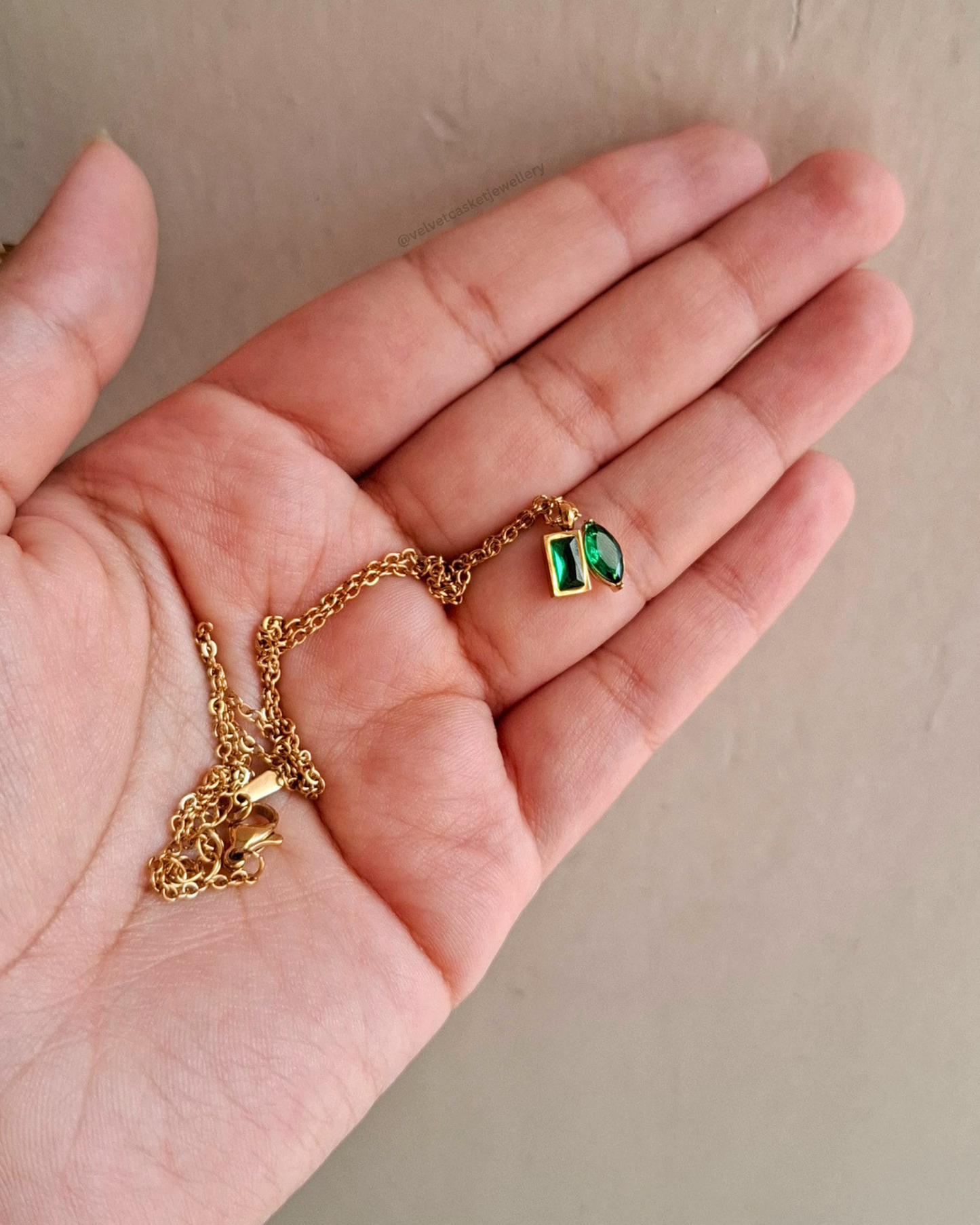 Uma Pendant ( Anti Tranish )