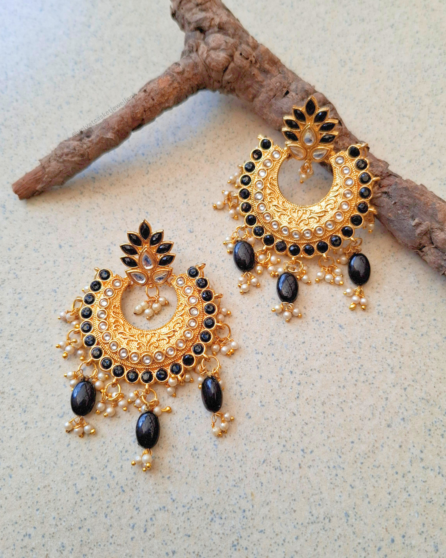 Aakshi Black Earrings
