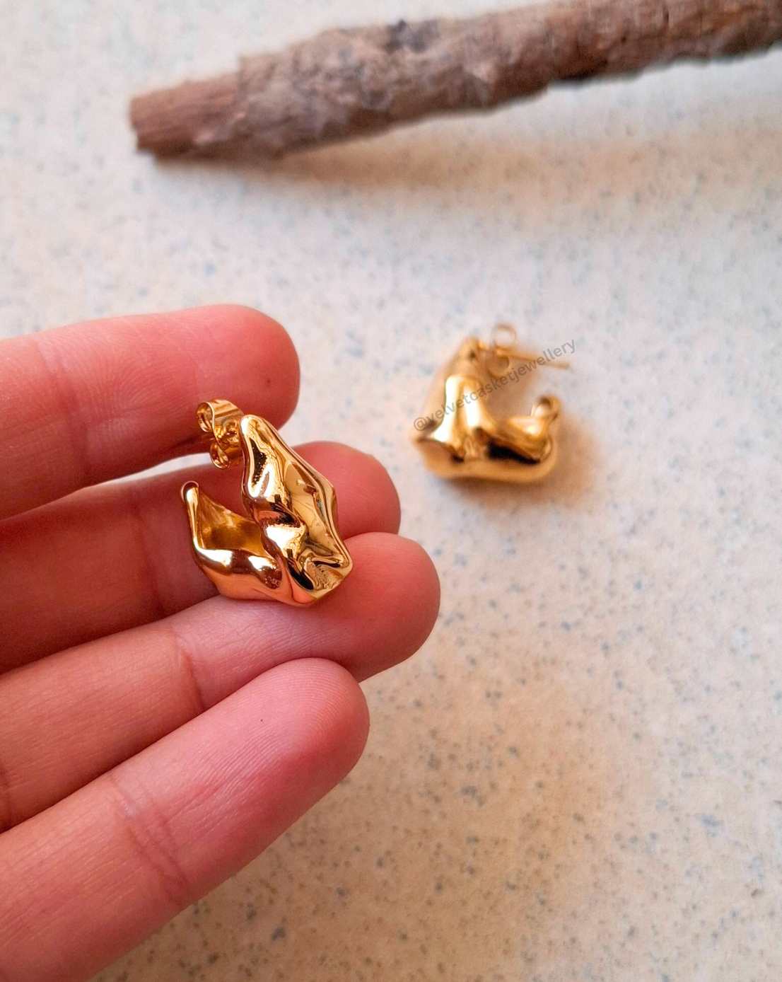 Ito Earrings ( Anti Tranish )