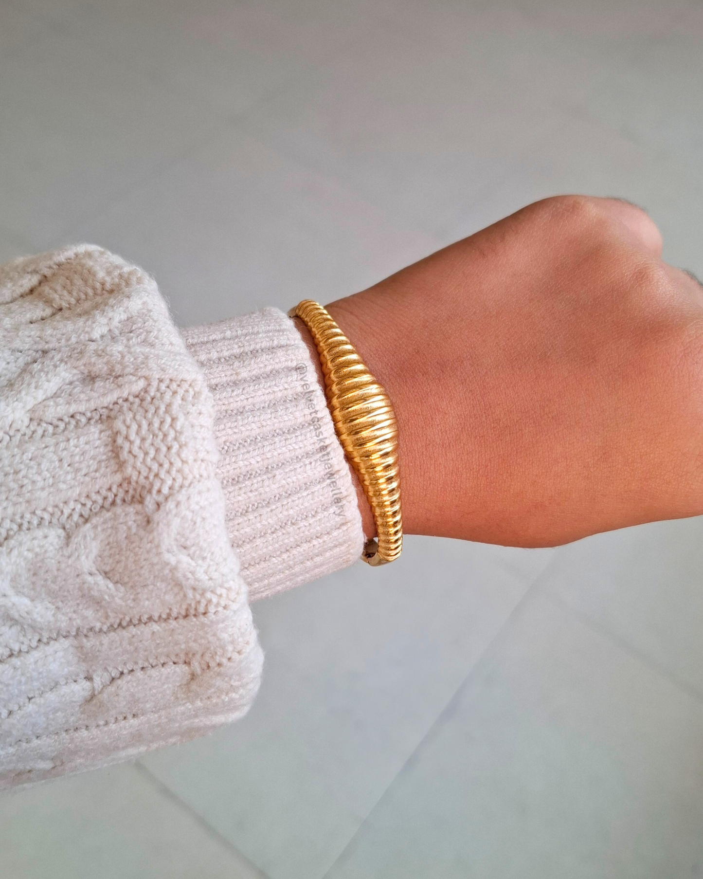 Shey Statement Bracelet ( Anti Tranish )