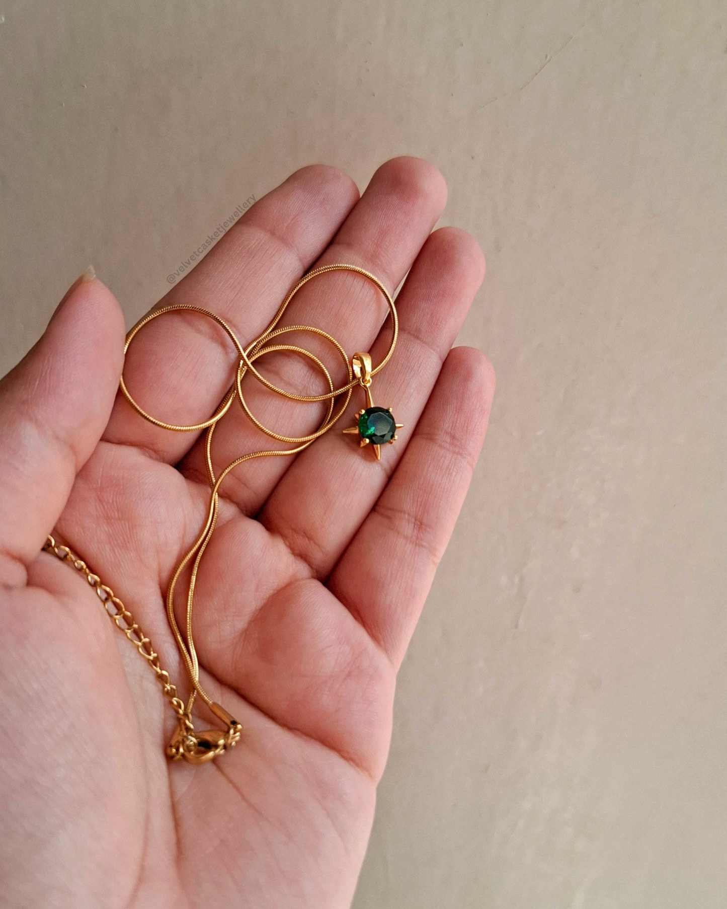 Raya Pendant ( Anti Tranish )