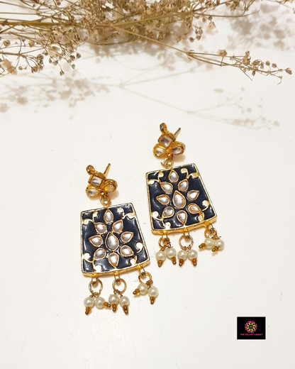 Naeva : Black Kundan Earrings