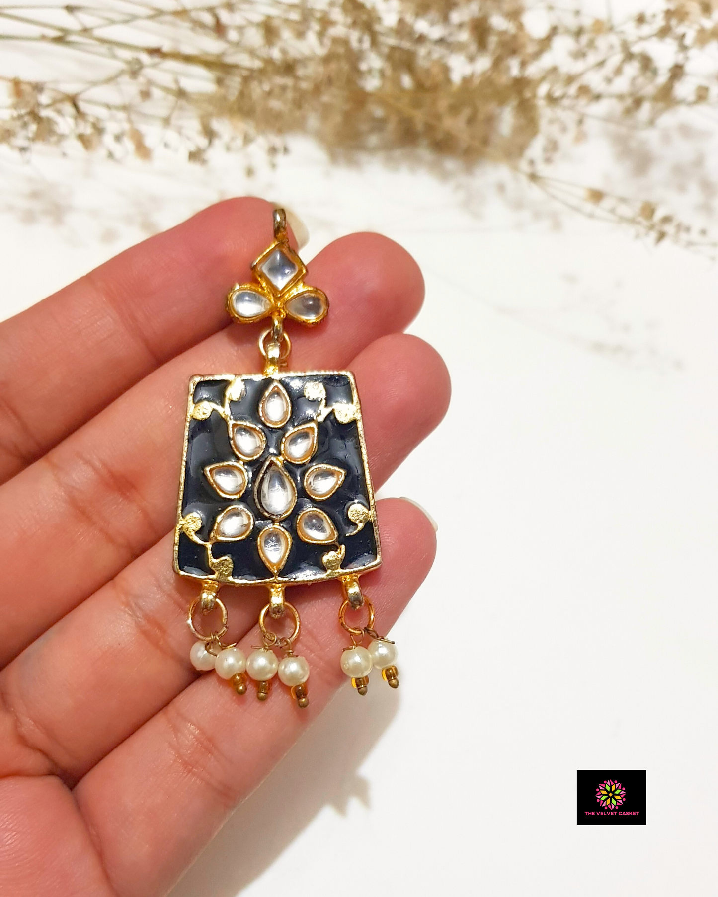 Naeva : Black Kundan Earrings