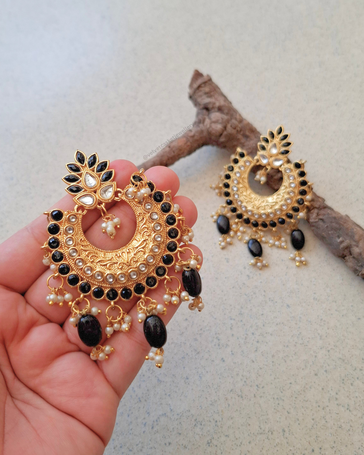 Aakshi Black Earrings