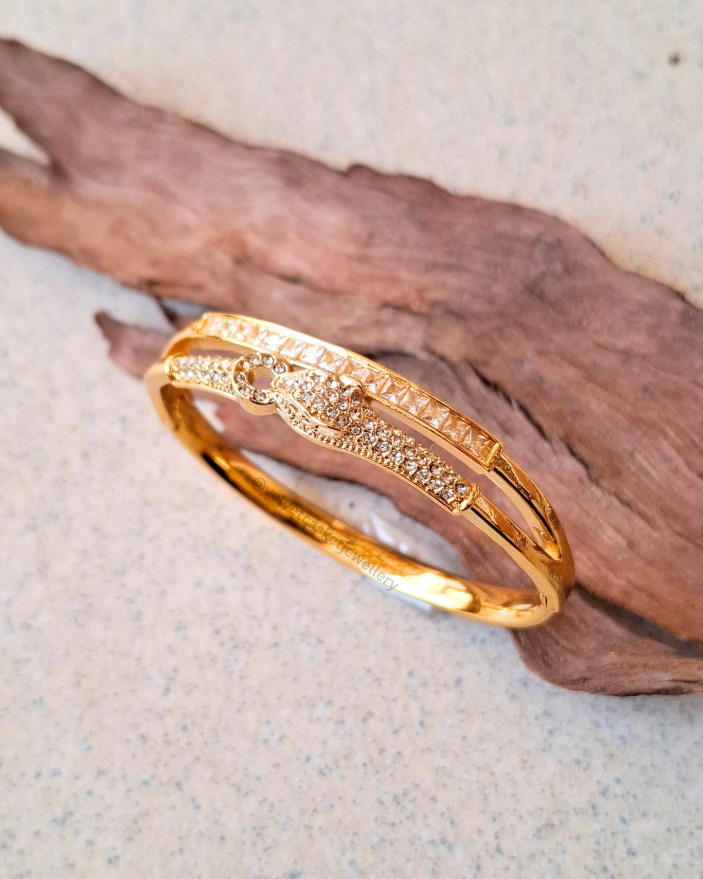 Zeno Statement Bracelet ( Anti Tranish )