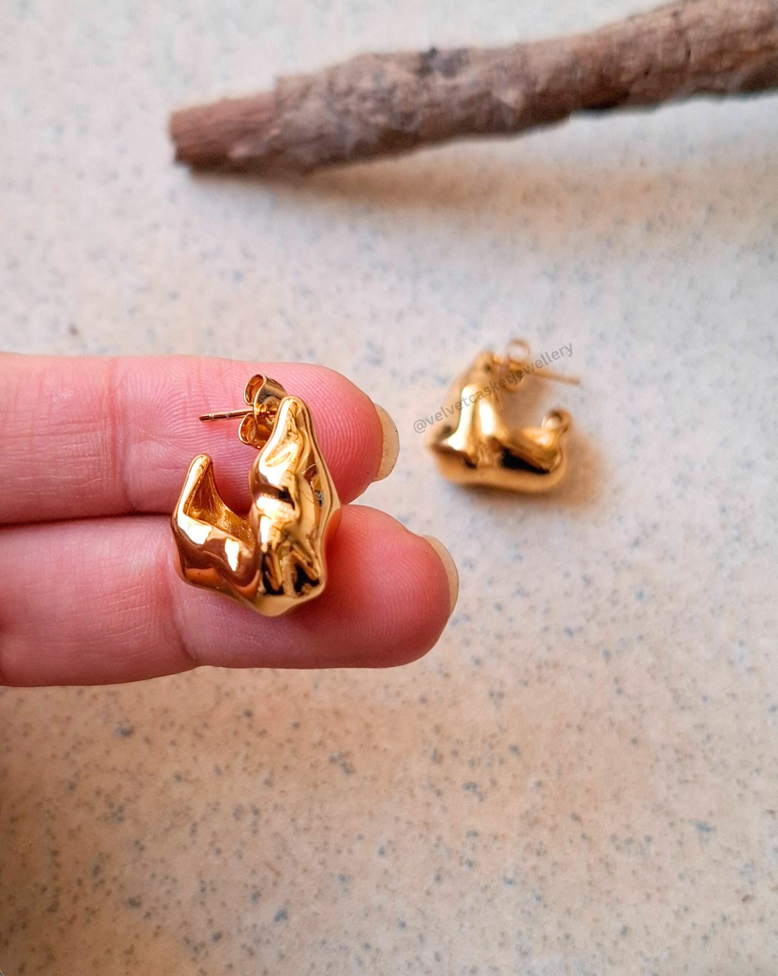 Ito Earrings ( Anti Tranish )