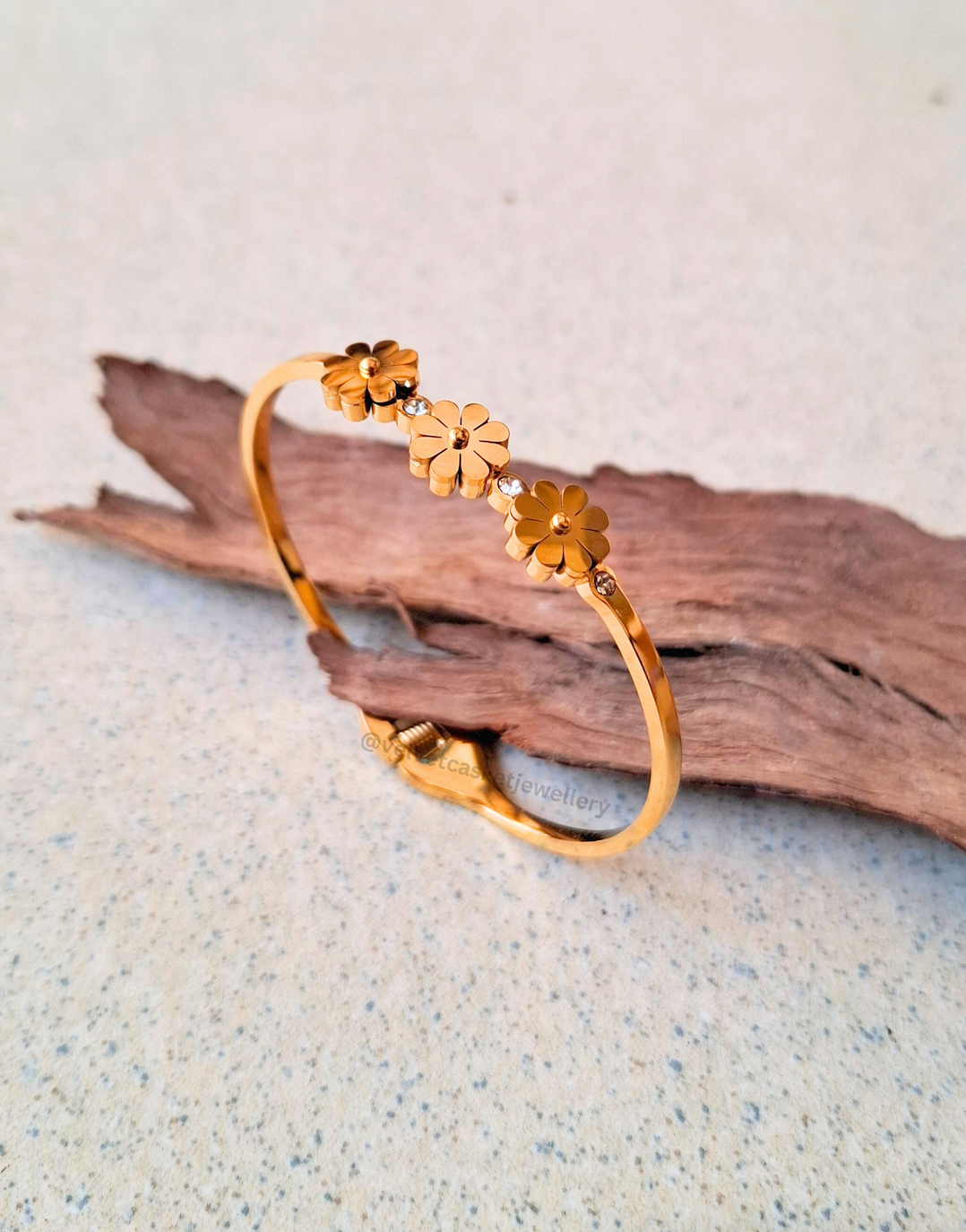 Ruyah Statement Bracelet ( Anti Tranish )