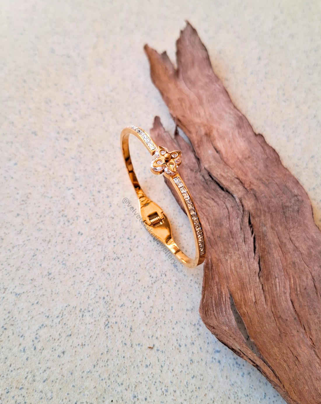 Noor Statement Bracelet ( Anti Tranish )