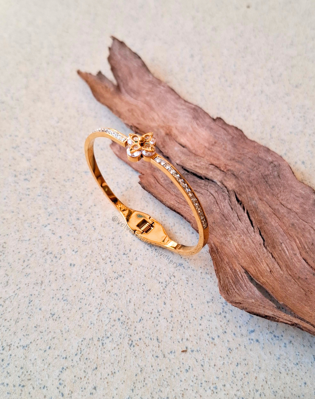 Noor Statement Bracelet ( Anti Tranish )