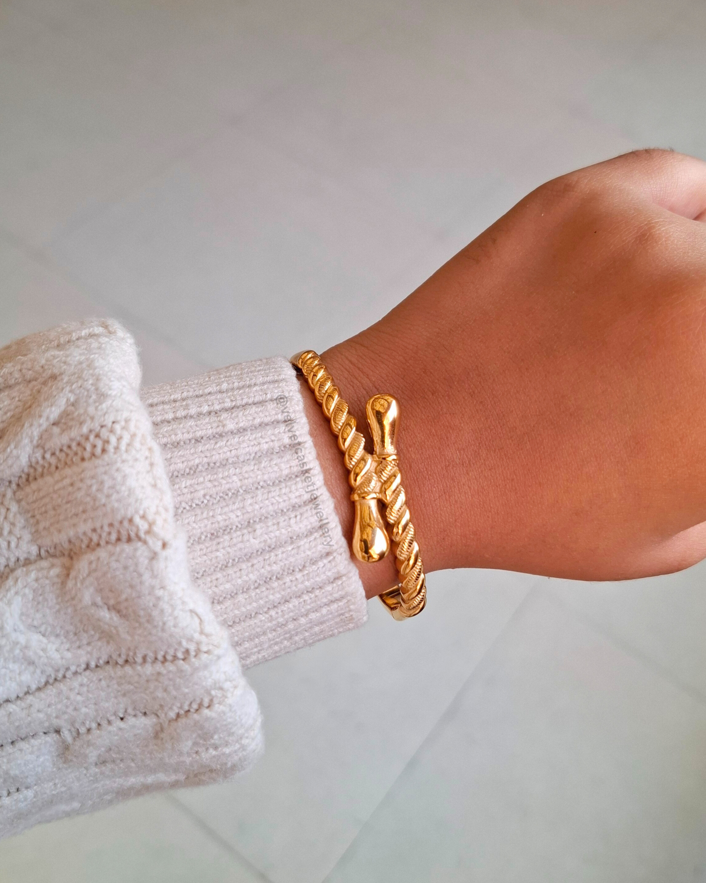 Vani Statement Bracelet ( Anti Tranish )