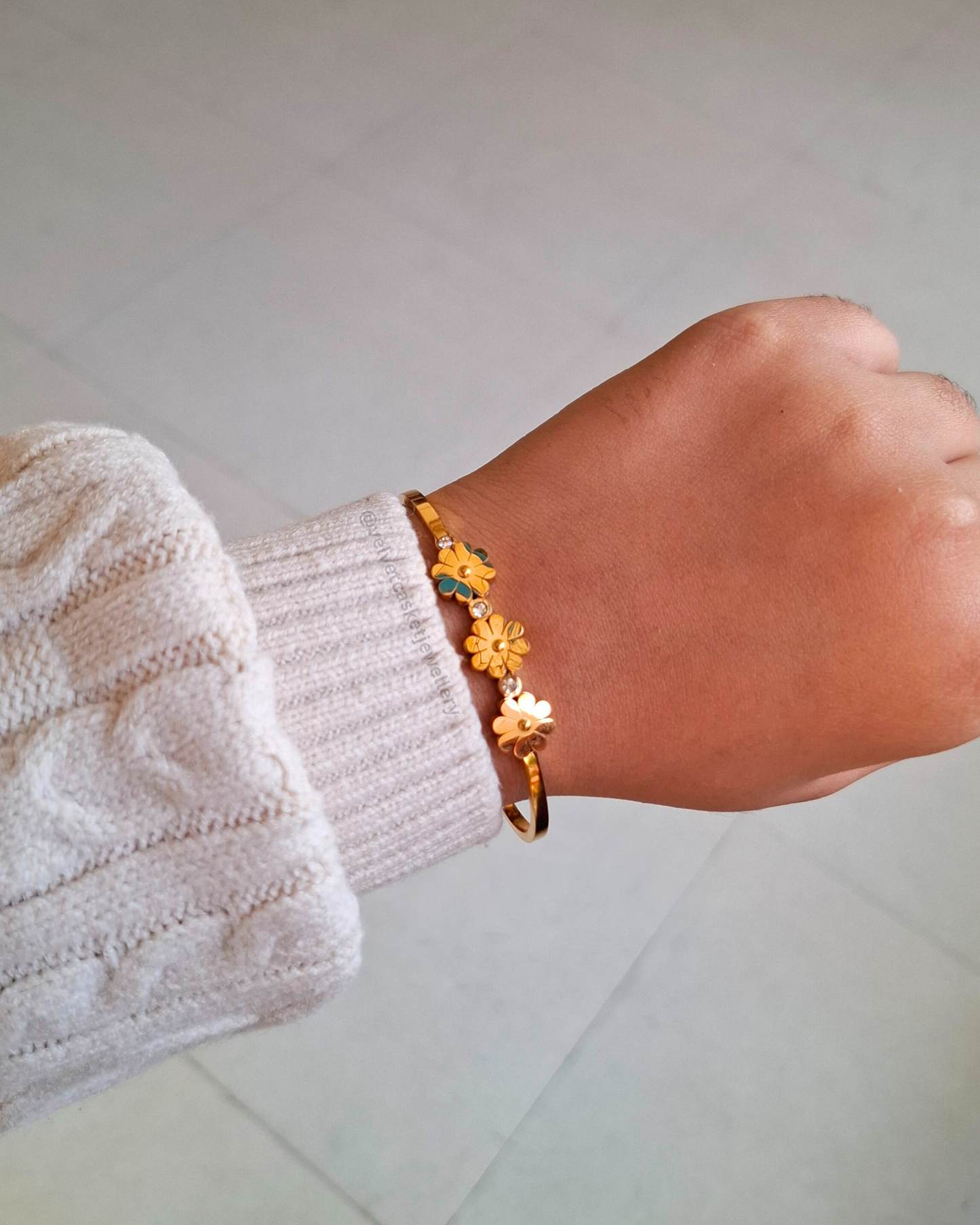 Ruyah Statement Bracelet ( Anti Tranish )